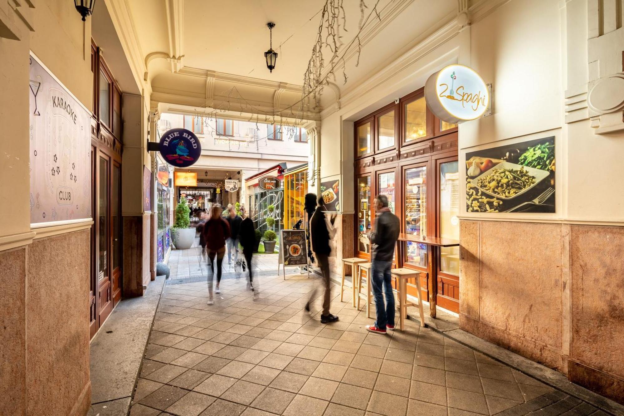 Super Central - Very Lively Area - In Gozsdu Budapest Luaran gambar